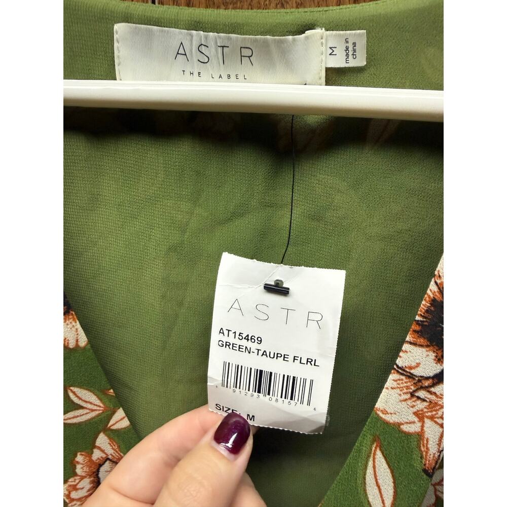 NWT‎ ASTR The Label Green Floral Pleated Sleeve Wrap Blouse Size M - Picture 5 of 10